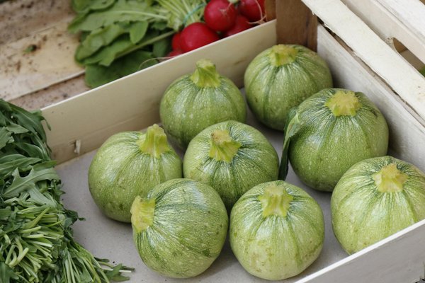 How Can You Design a Cozy Ambiance in a UK Kitchen Restaurant Bar?